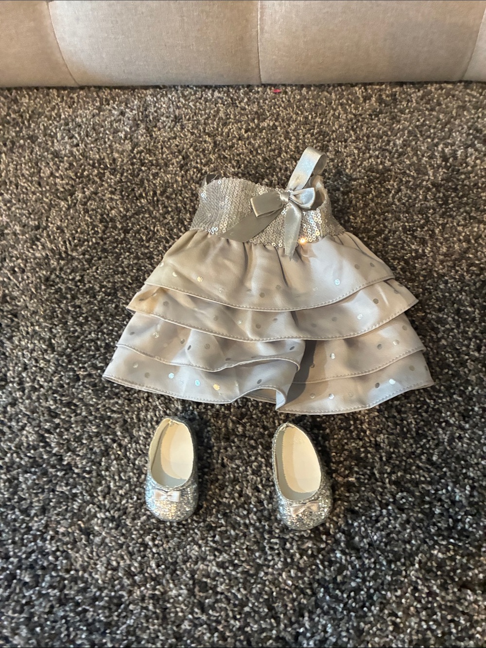 American Girl Silver Dress And Silver Shoes (Doll Not Included) - Picture 2 of 2